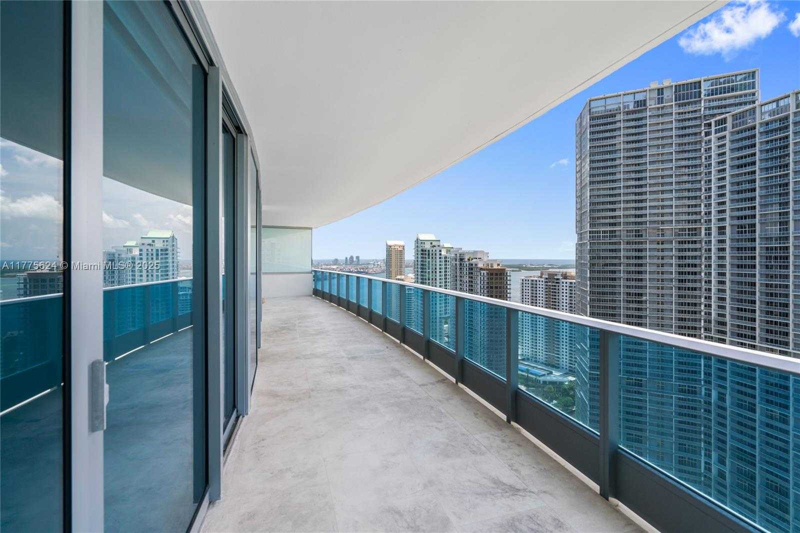 Small Image of 200 BISCAYNE BOULEVARD WAY #4004, Miami Number 39