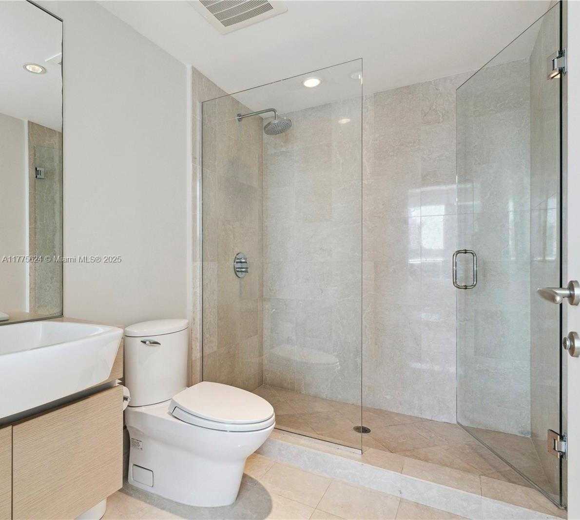 Small Image of 200 BISCAYNE BOULEVARD WAY #4004, Miami Number 4
