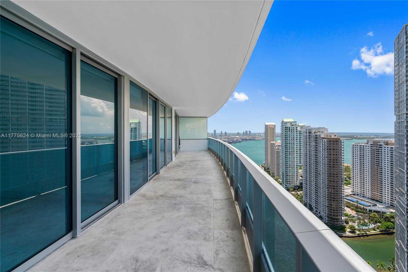 Small Image of 200 BISCAYNE BOULEVARD WAY #4004, Miami Number 40