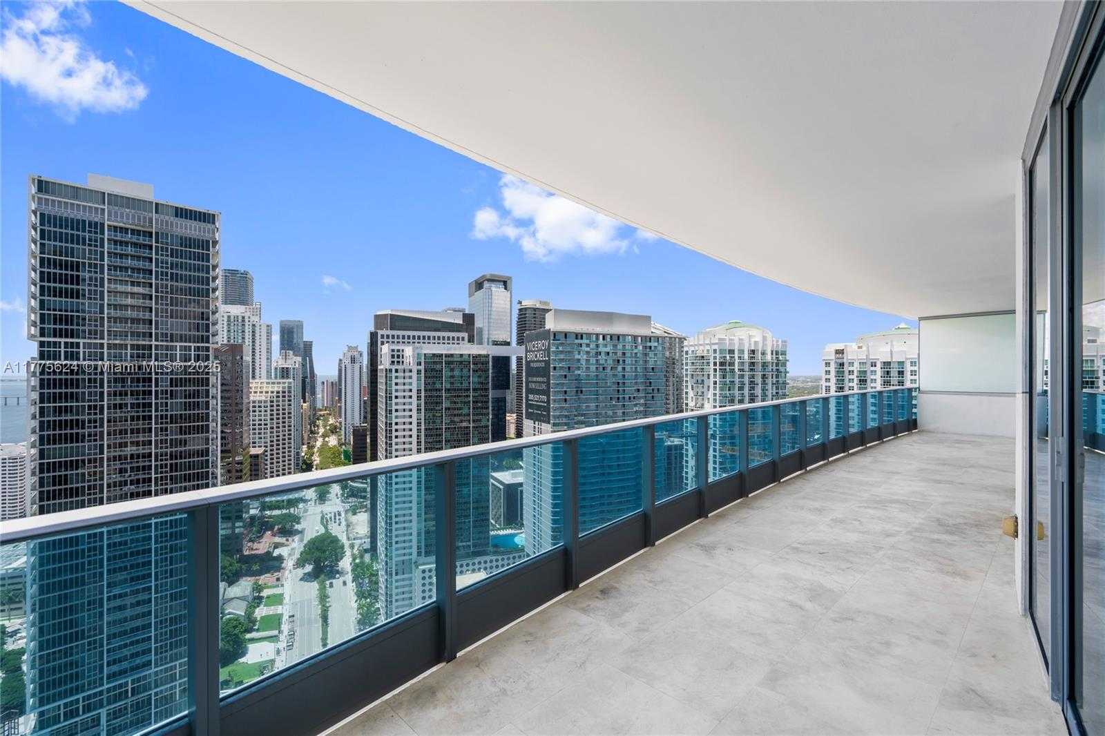 Small Image of 200 BISCAYNE BOULEVARD WAY #4004, Miami Number 44