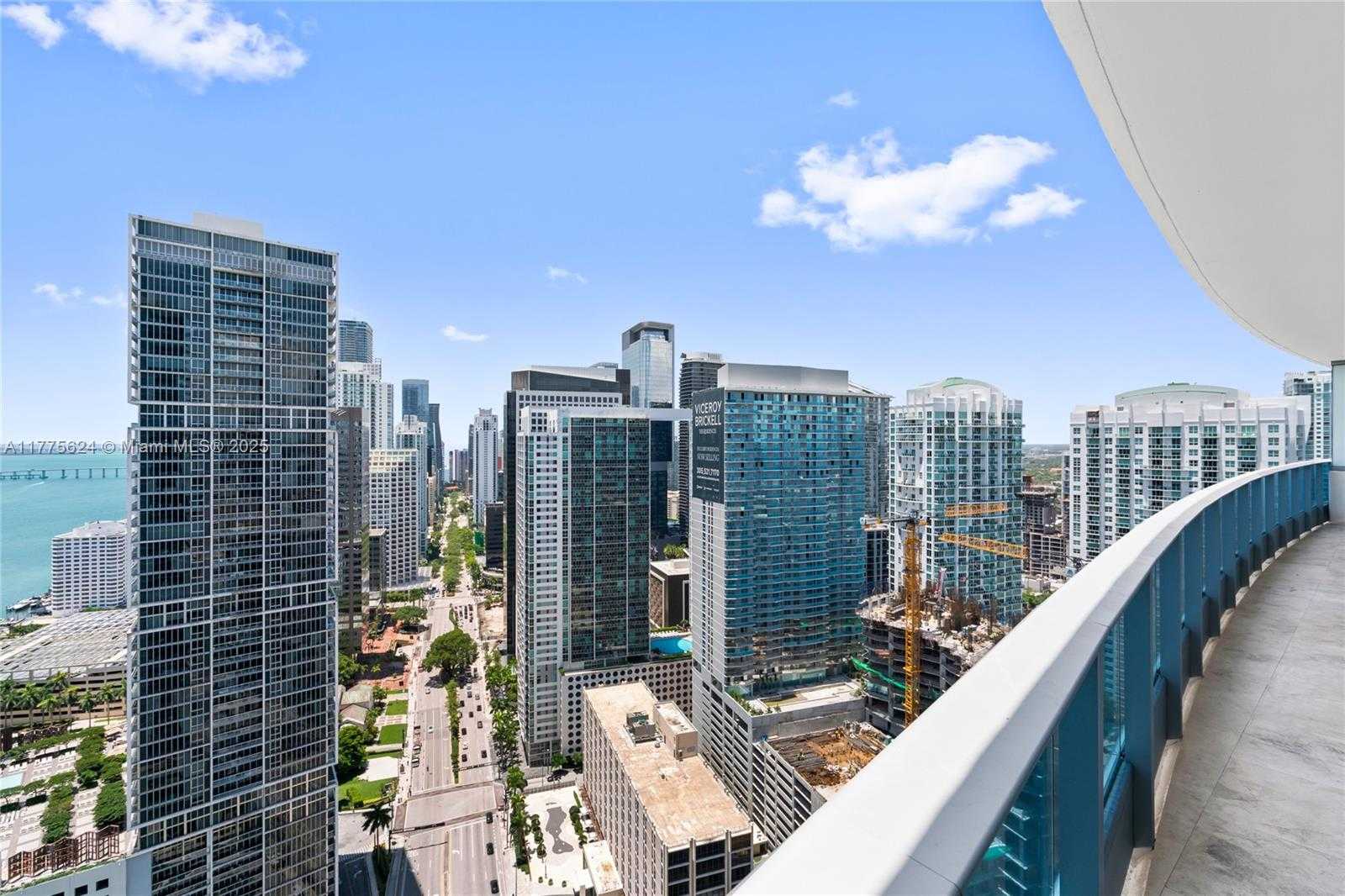Small Image of 200 BISCAYNE BOULEVARD WAY #4004, Miami Number 47