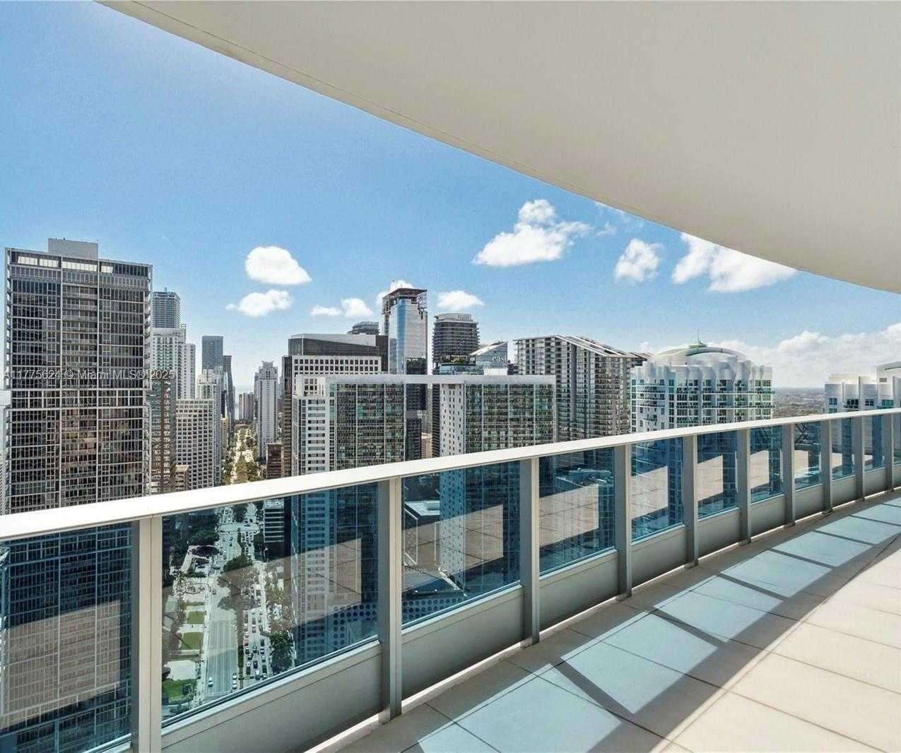 Small Image of 200 BISCAYNE BOULEVARD WAY #4004, Miami Number 6