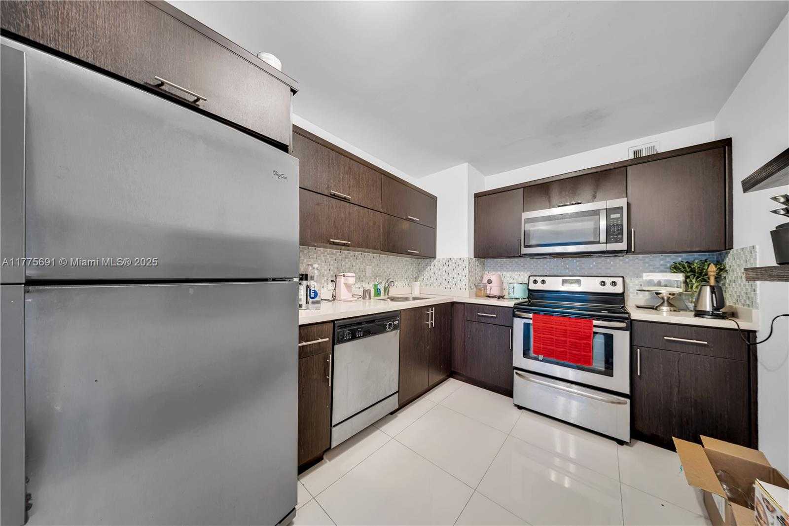 Small Image of 100 BAYVIEW DR #2014, Sunny Isles Beach Number 10