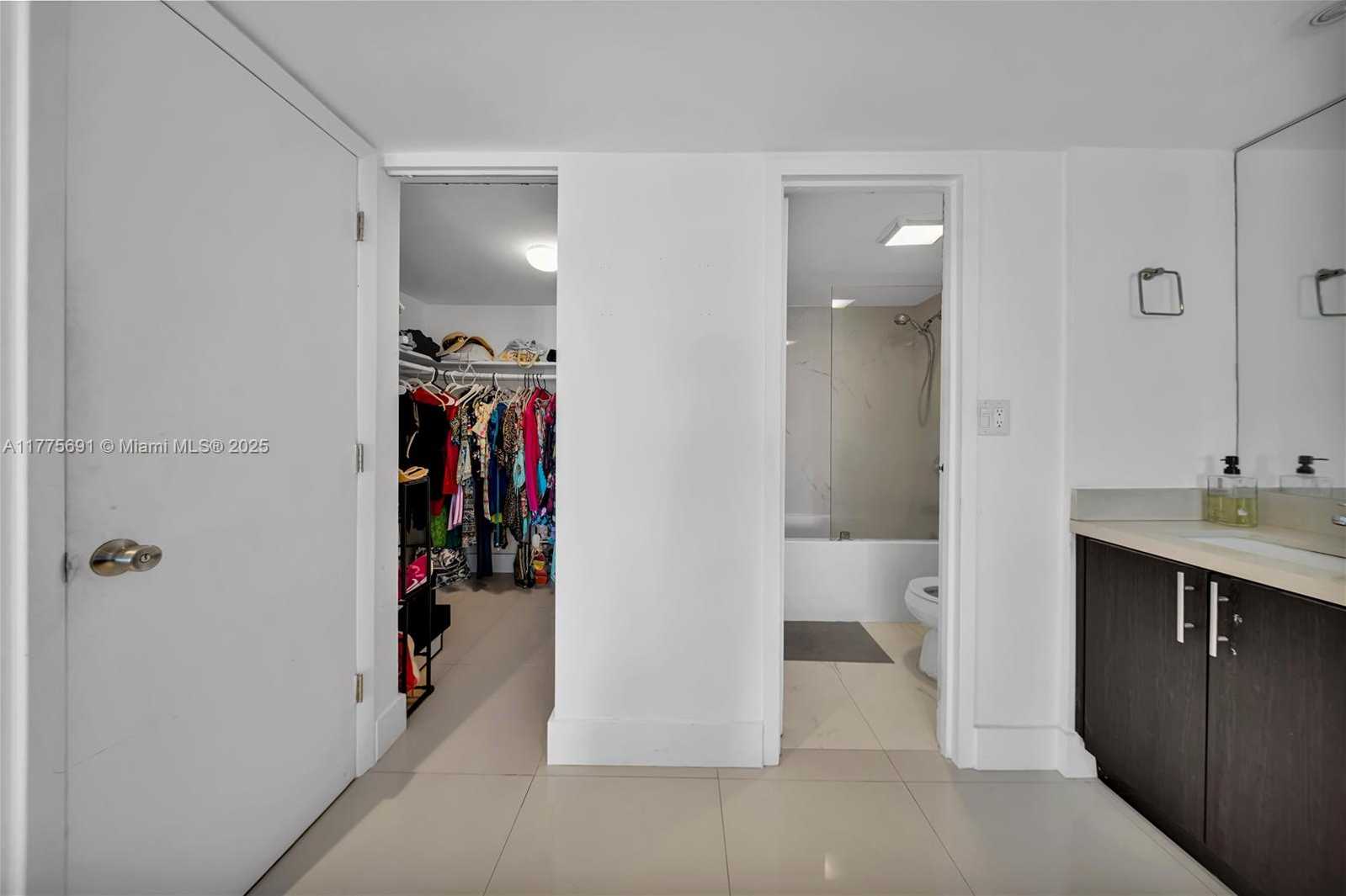 Small Image of 100 BAYVIEW DR #2014, Sunny Isles Beach Number 13