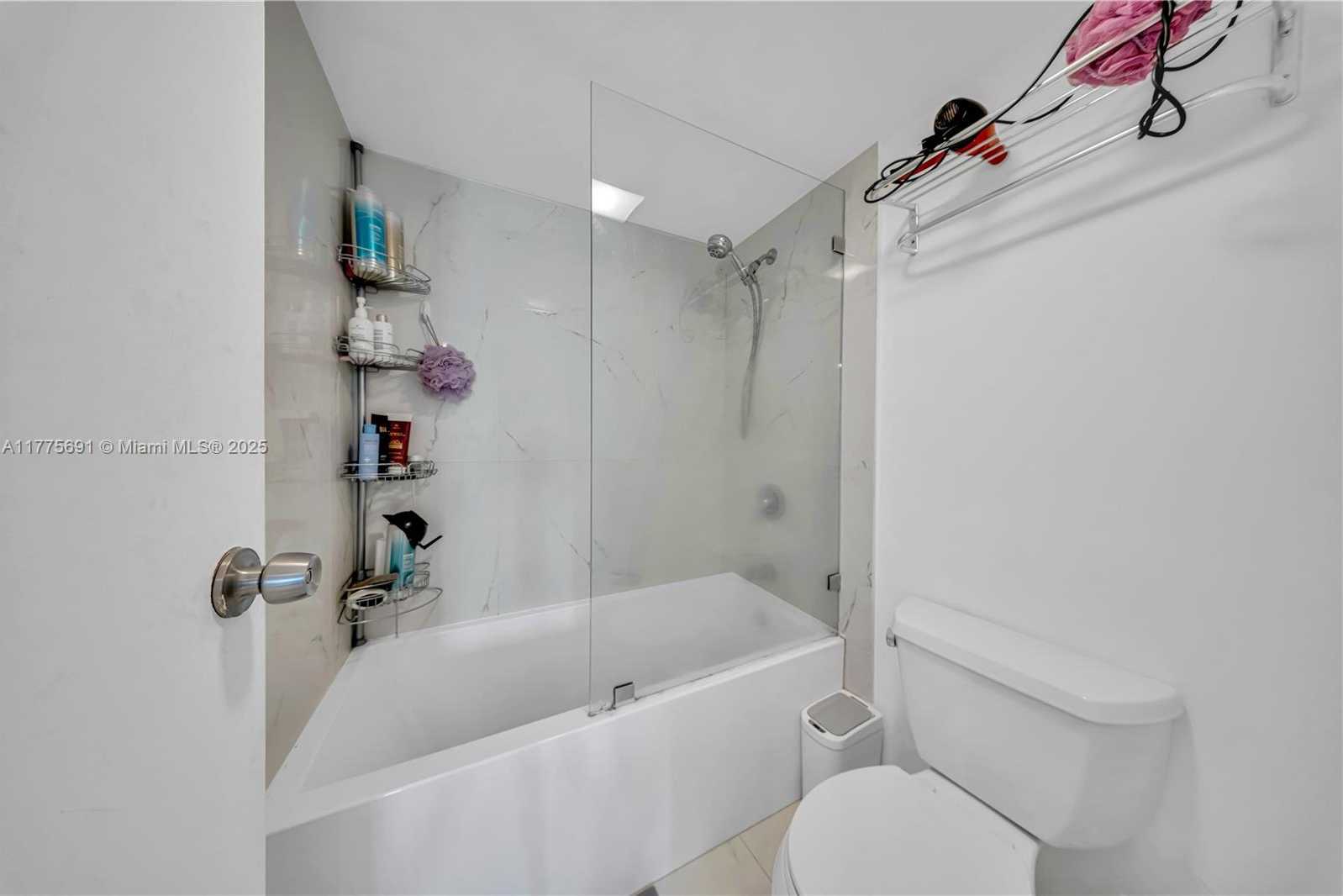 Small Image of 100 BAYVIEW DR #2014, Sunny Isles Beach Number 14