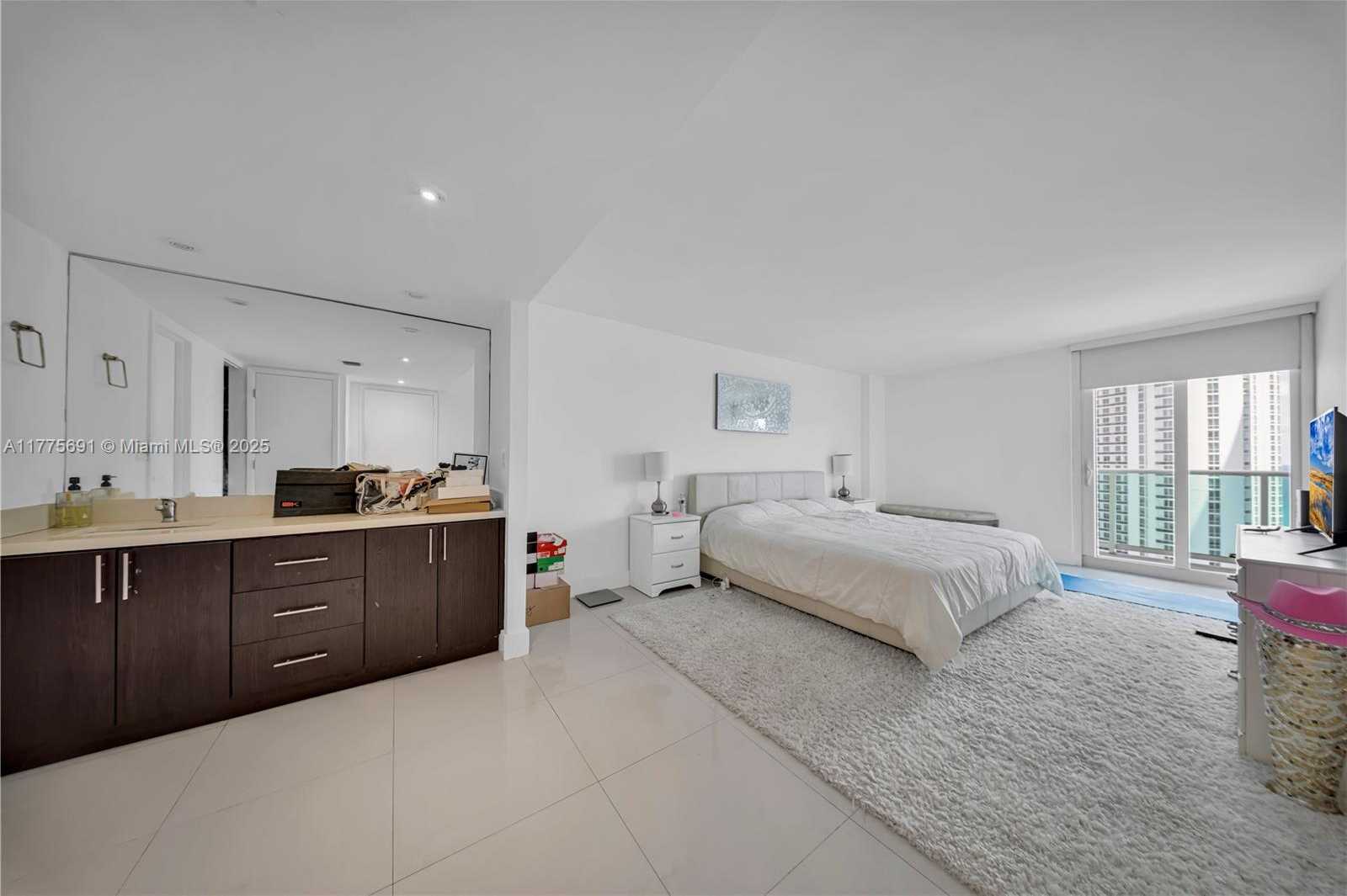 Small Image of 100 BAYVIEW DR #2014, Sunny Isles Beach Number 16