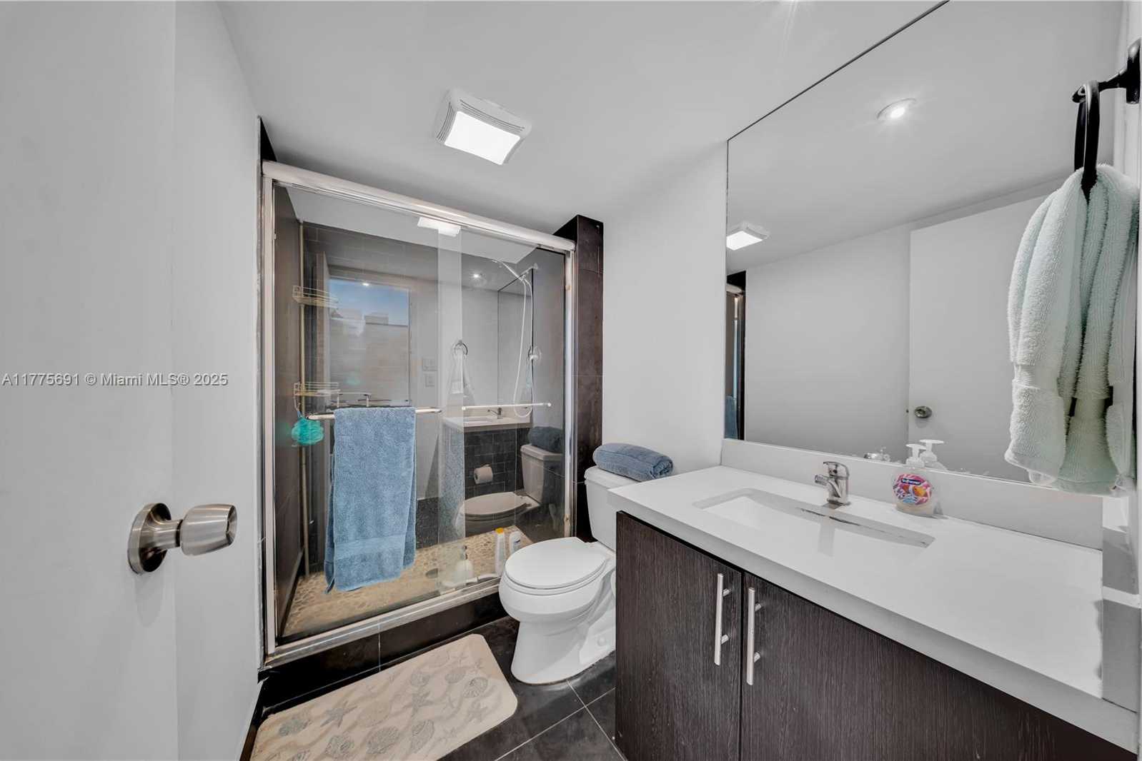 Small Image of 100 BAYVIEW DR #2014, Sunny Isles Beach Number 19