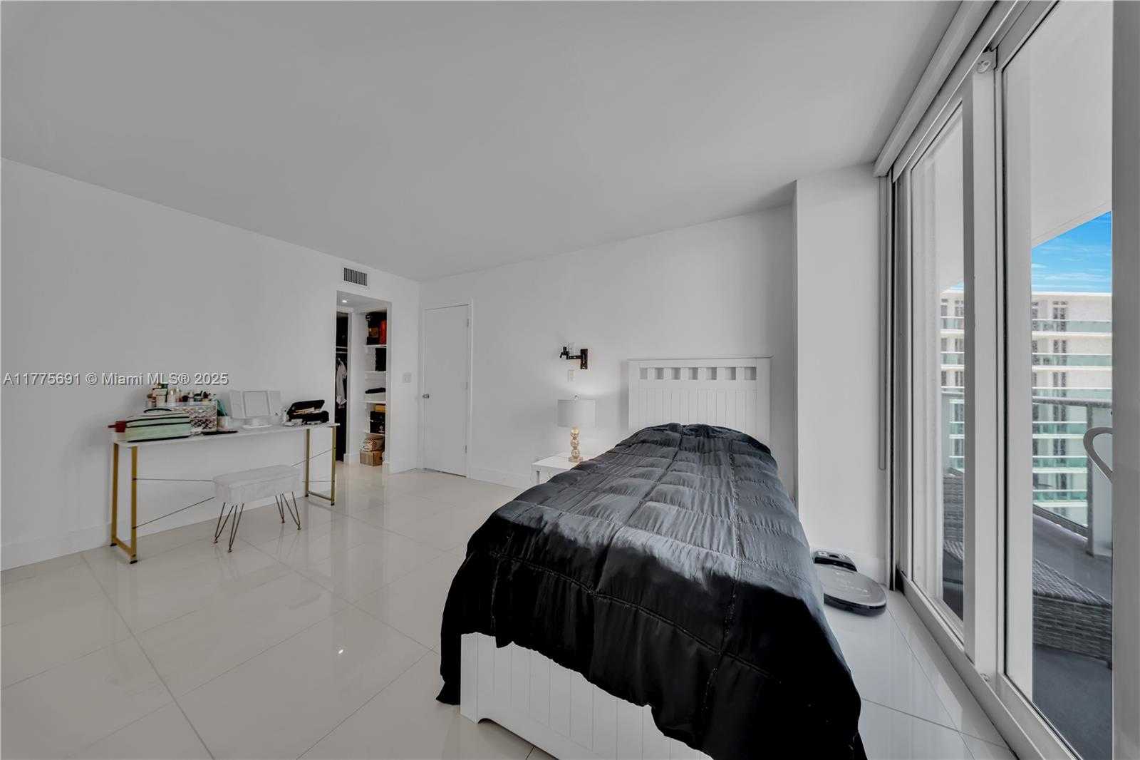 Small Image of 100 BAYVIEW DR #2014, Sunny Isles Beach Number 22