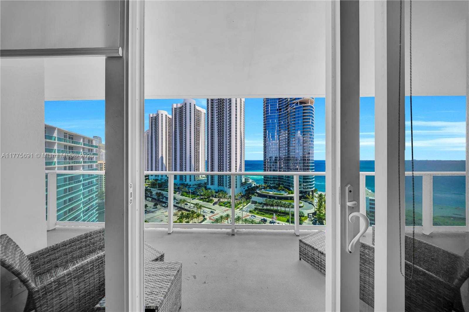 Small Image of 100 BAYVIEW DR #2014, Sunny Isles Beach Number 4