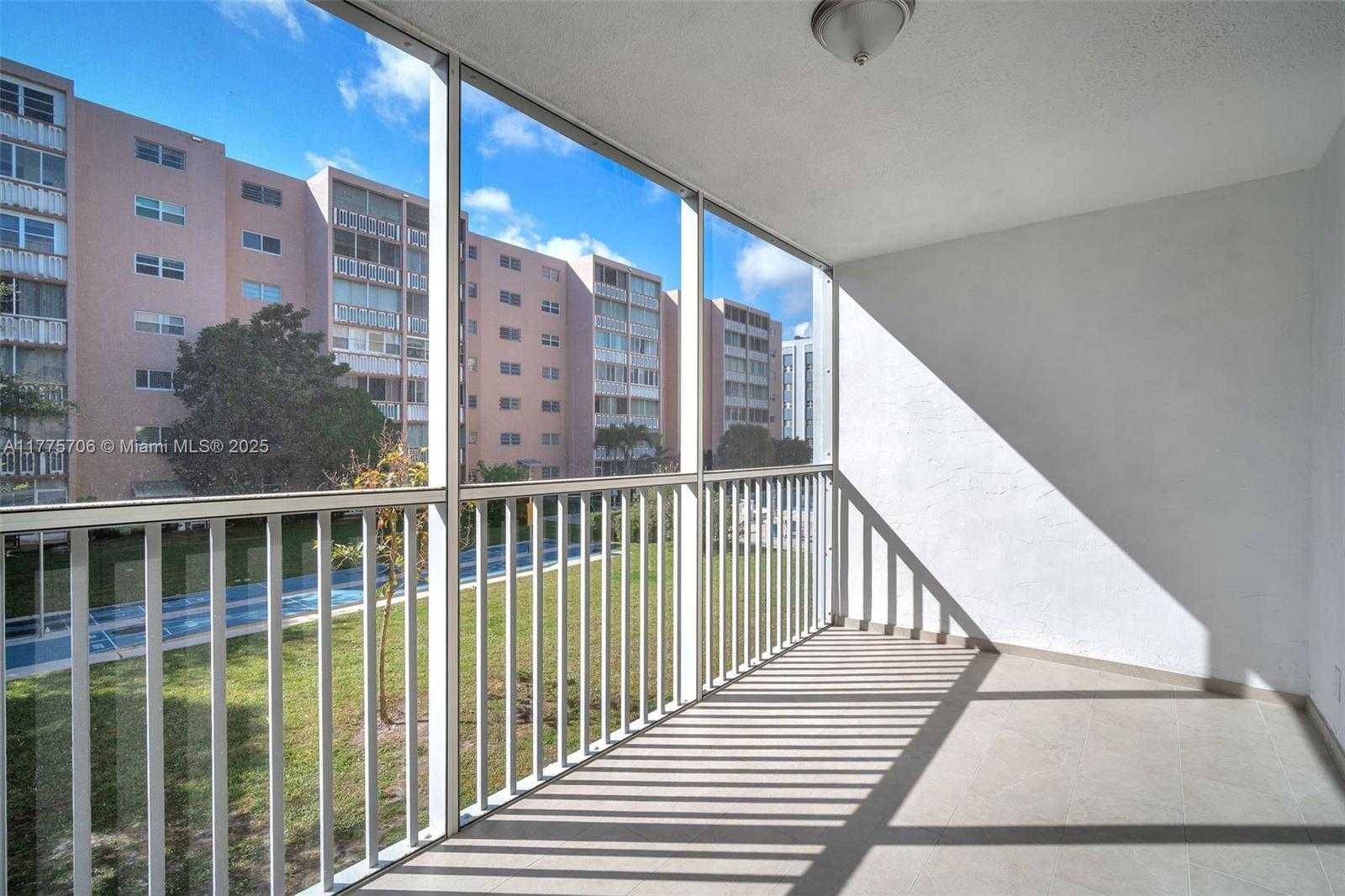 Small Image of 319 NORTH EAST 14TH AVE #202, Hallandale Beach Number 3