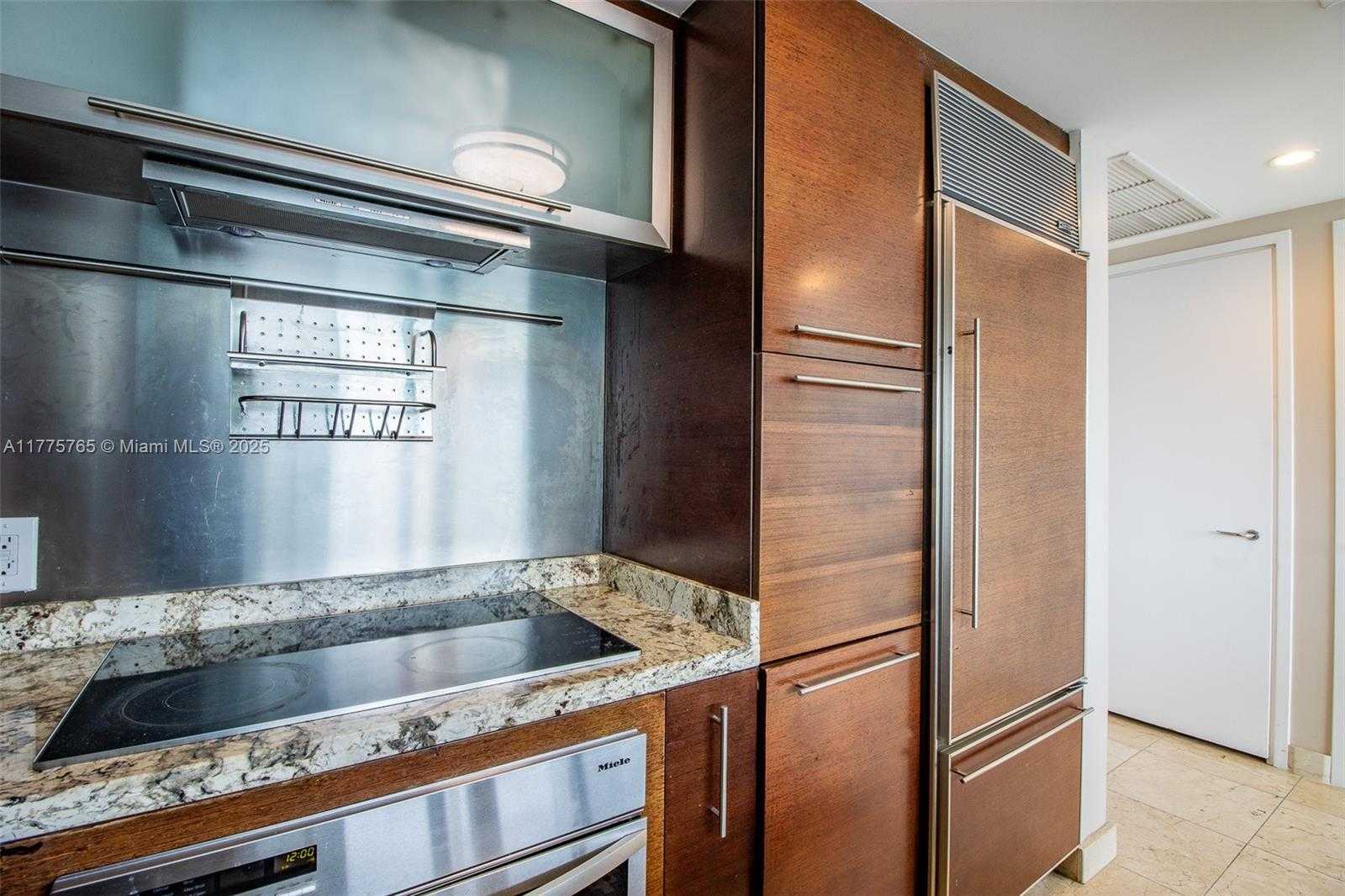 Small Image of 6000 INDIAN CREEK DR #11A, Miami Beach Number 16