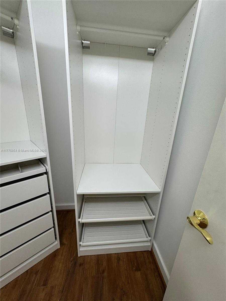 Small Image of 1900 NORTH BAYSHORE DR #4005, Miami Number 12