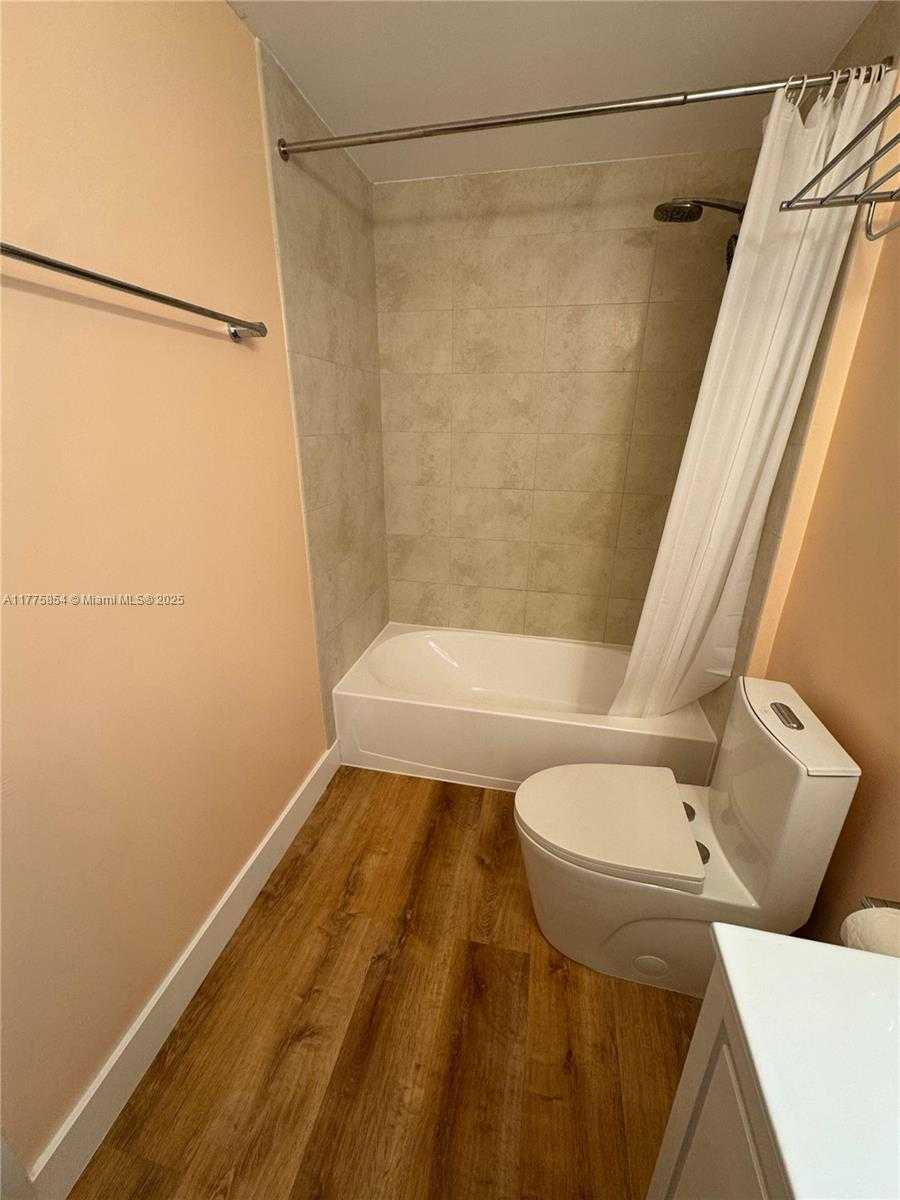 Small Image of 1900 NORTH BAYSHORE DR #4005, Miami Number 15