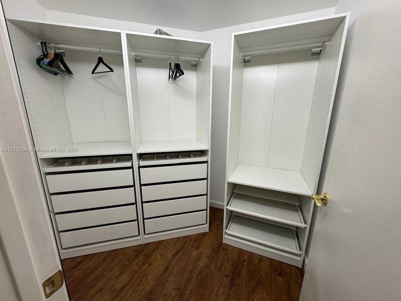 Small Image of 1900 NORTH BAYSHORE DR #4005, Miami Number 22