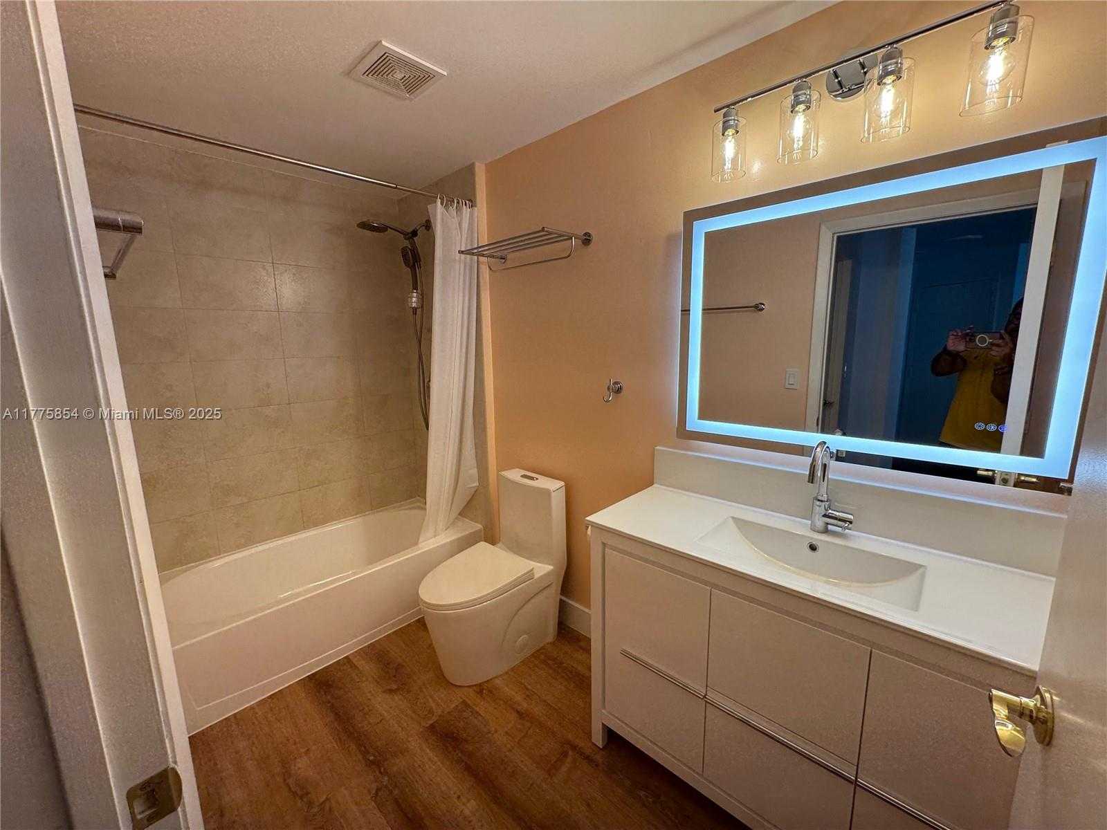 Small Image of 1900 NORTH BAYSHORE DR #4005, Miami Number 25