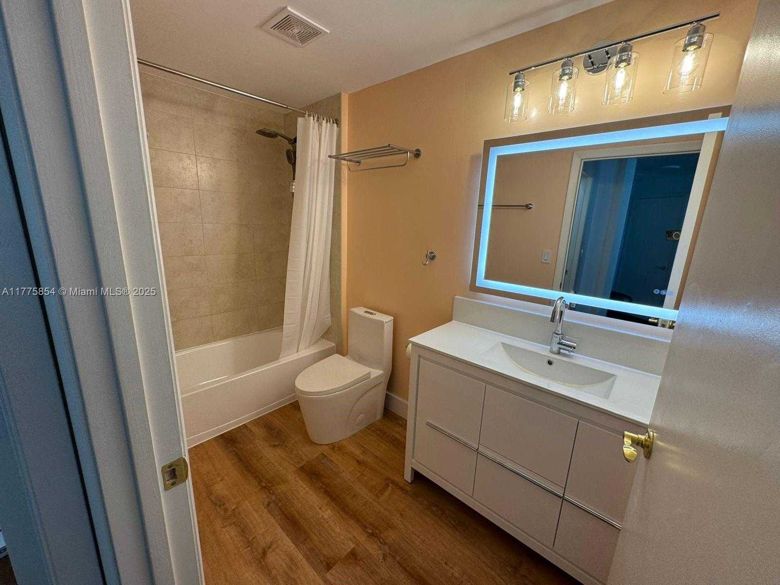 Small Image of 1900 NORTH BAYSHORE DR #4005, Miami Number 27