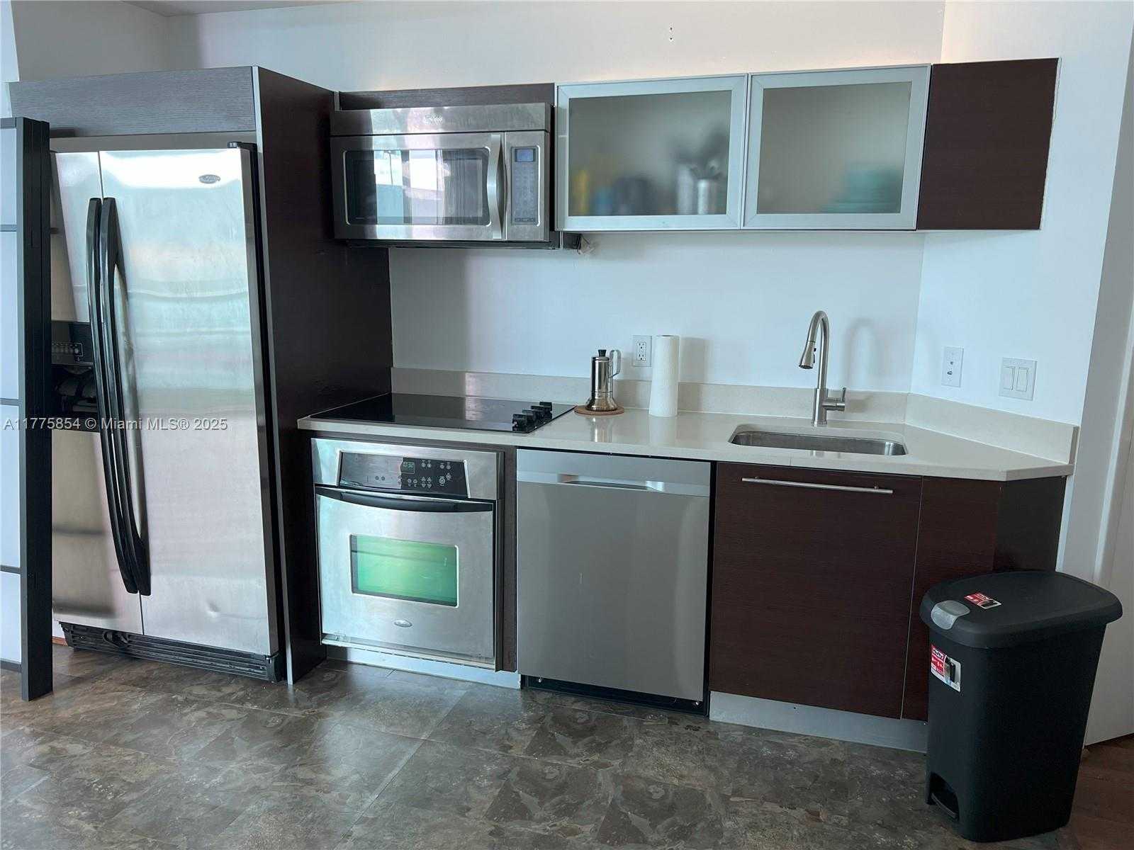 Small Image of 1900 NORTH BAYSHORE DR #4005, Miami Number 3