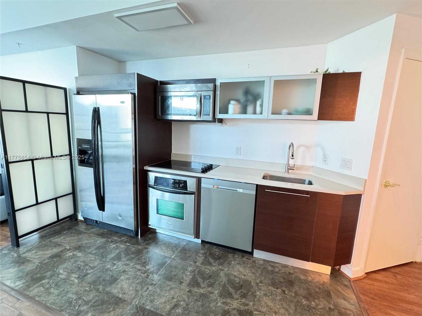 Small Image of 1900 NORTH BAYSHORE DR #4005, Miami Number 9