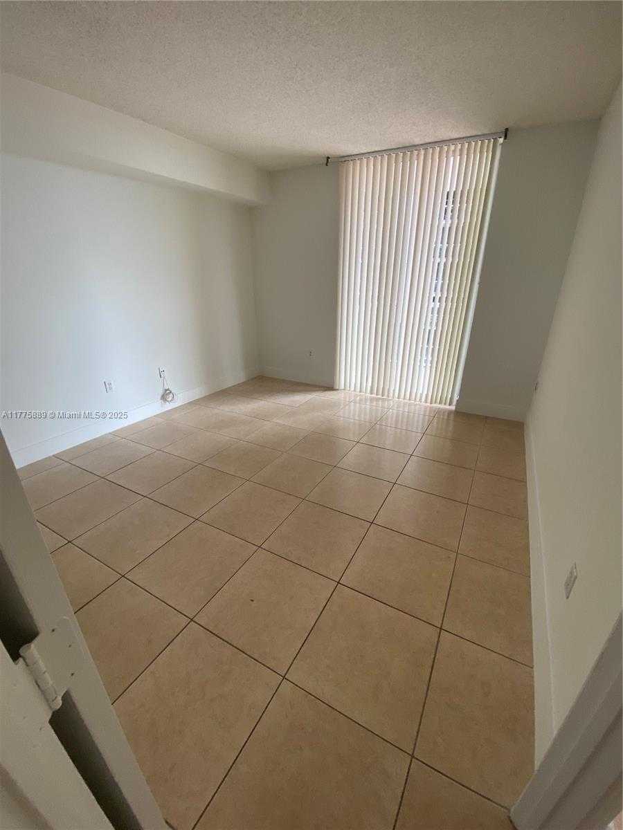 Small Image of 5085 NW 7th St, Miami, FL 33126, USA Number 4