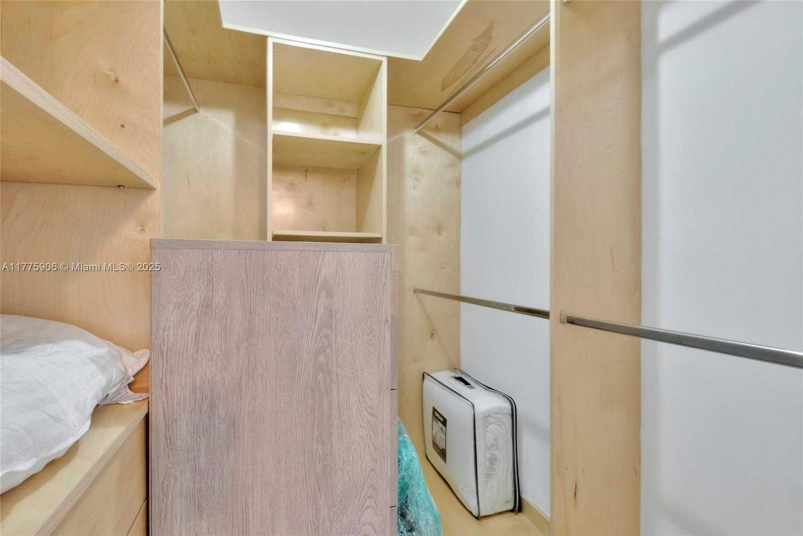 Small Image of 2401 COLLINS AVE #1805, Miami Beach Number 13