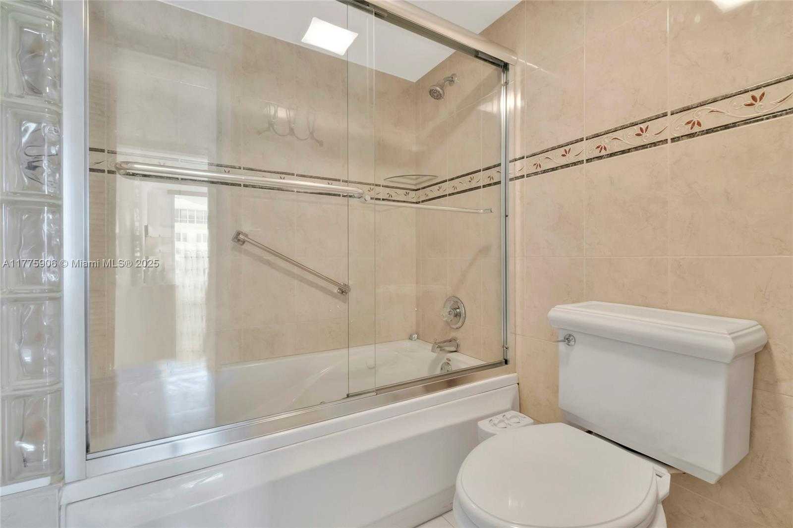 Small Image of 2401 COLLINS AVE #1805, Miami Beach Number 14
