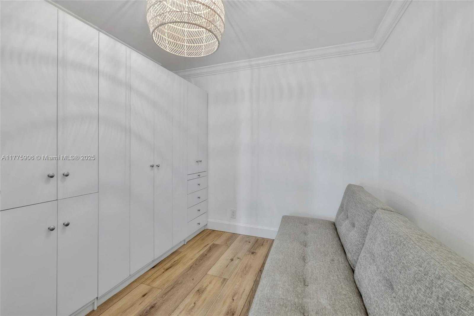 Small Image of 2401 COLLINS AVE #1805, Miami Beach Number 18