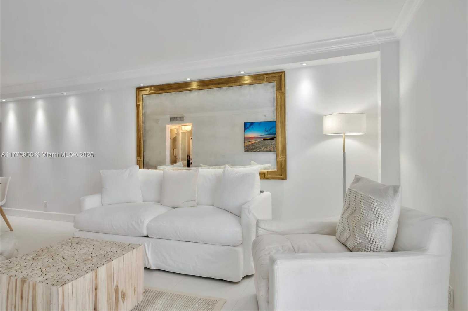 Small Image of 2401 COLLINS AVE #1805, Miami Beach Number 4