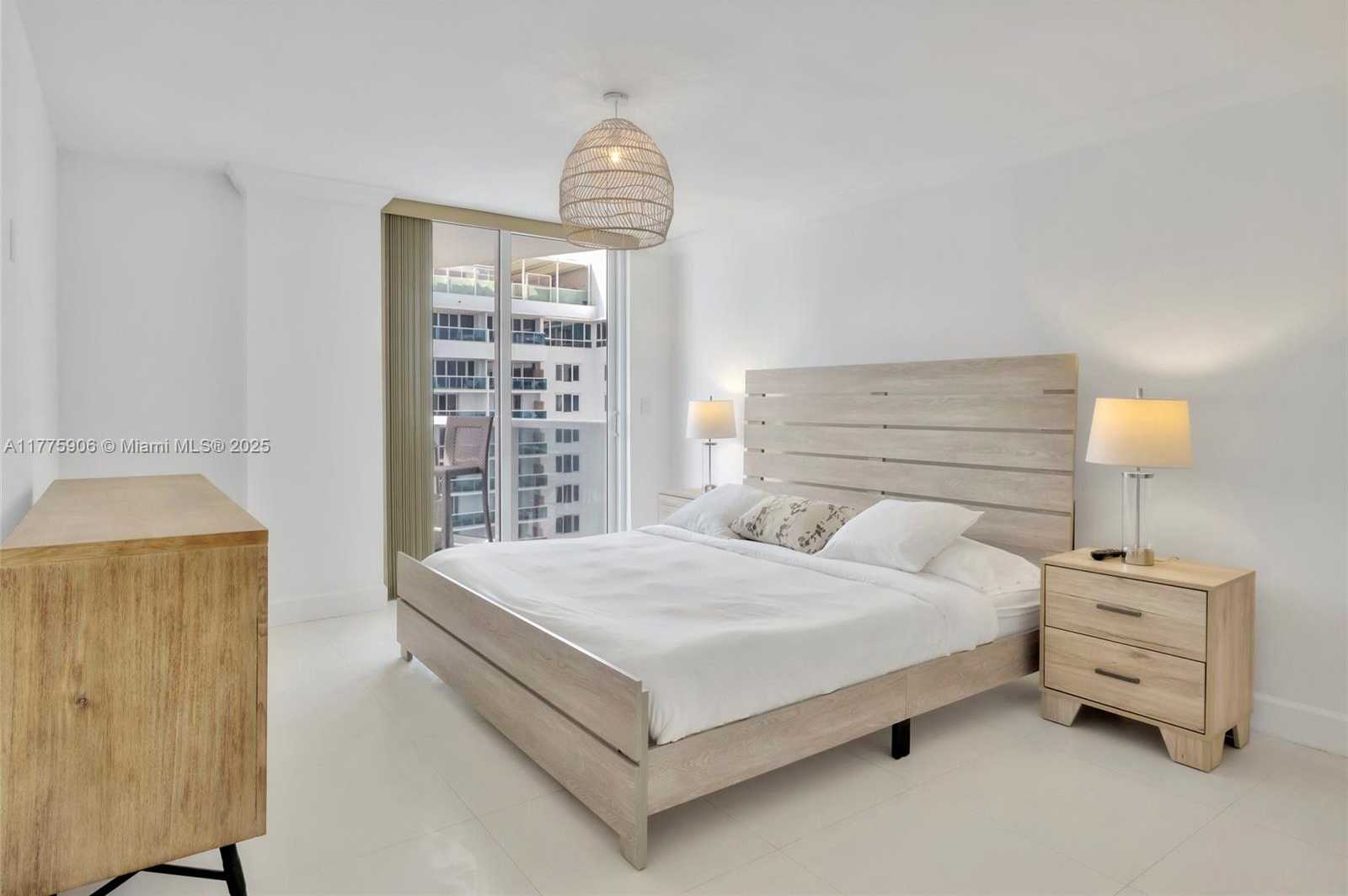 Small Image of 2401 COLLINS AVE #1805, Miami Beach Number 7
