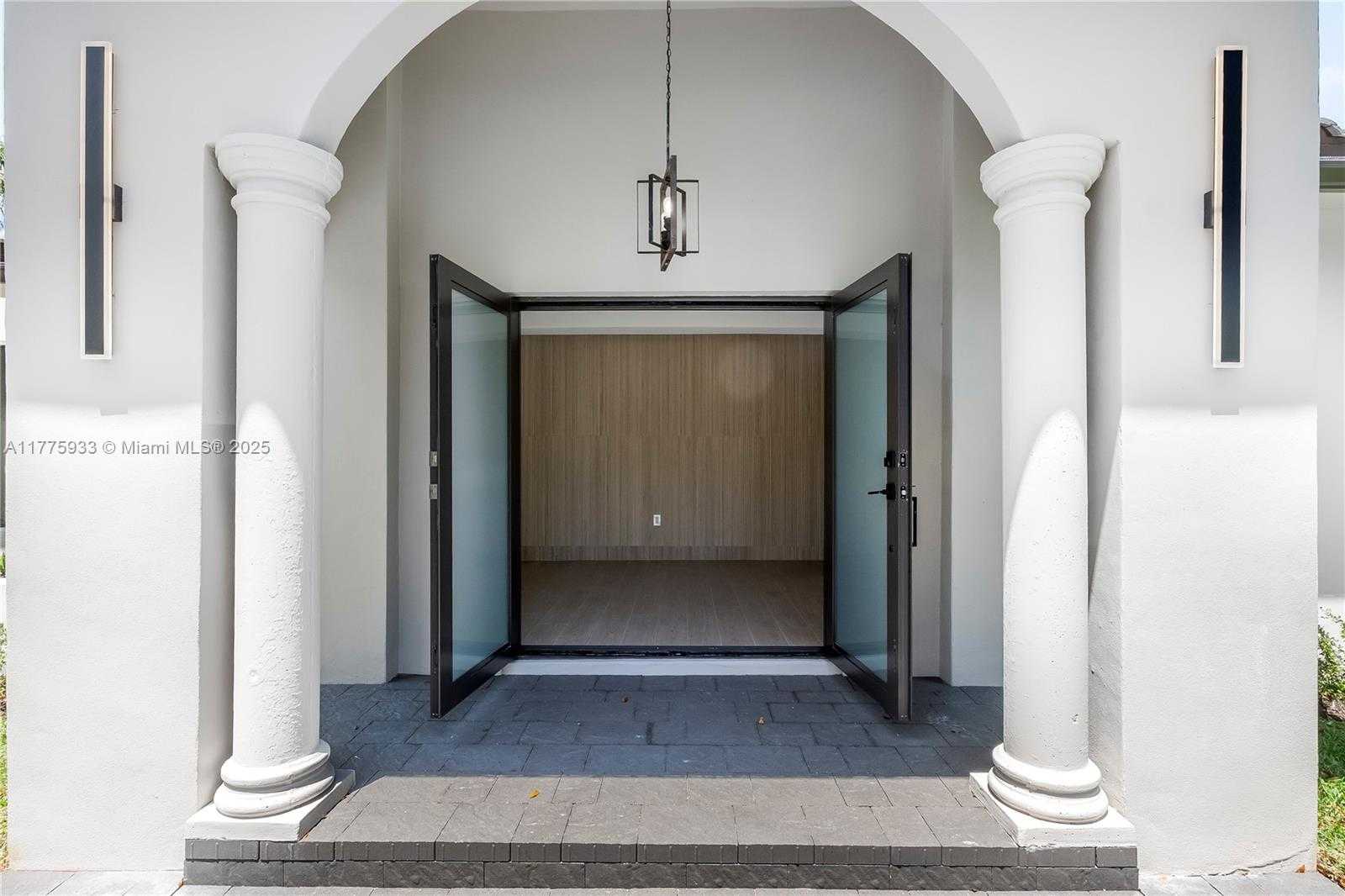 Small Image of 1107 ALFONSO AVE, Coral Gables Number 2