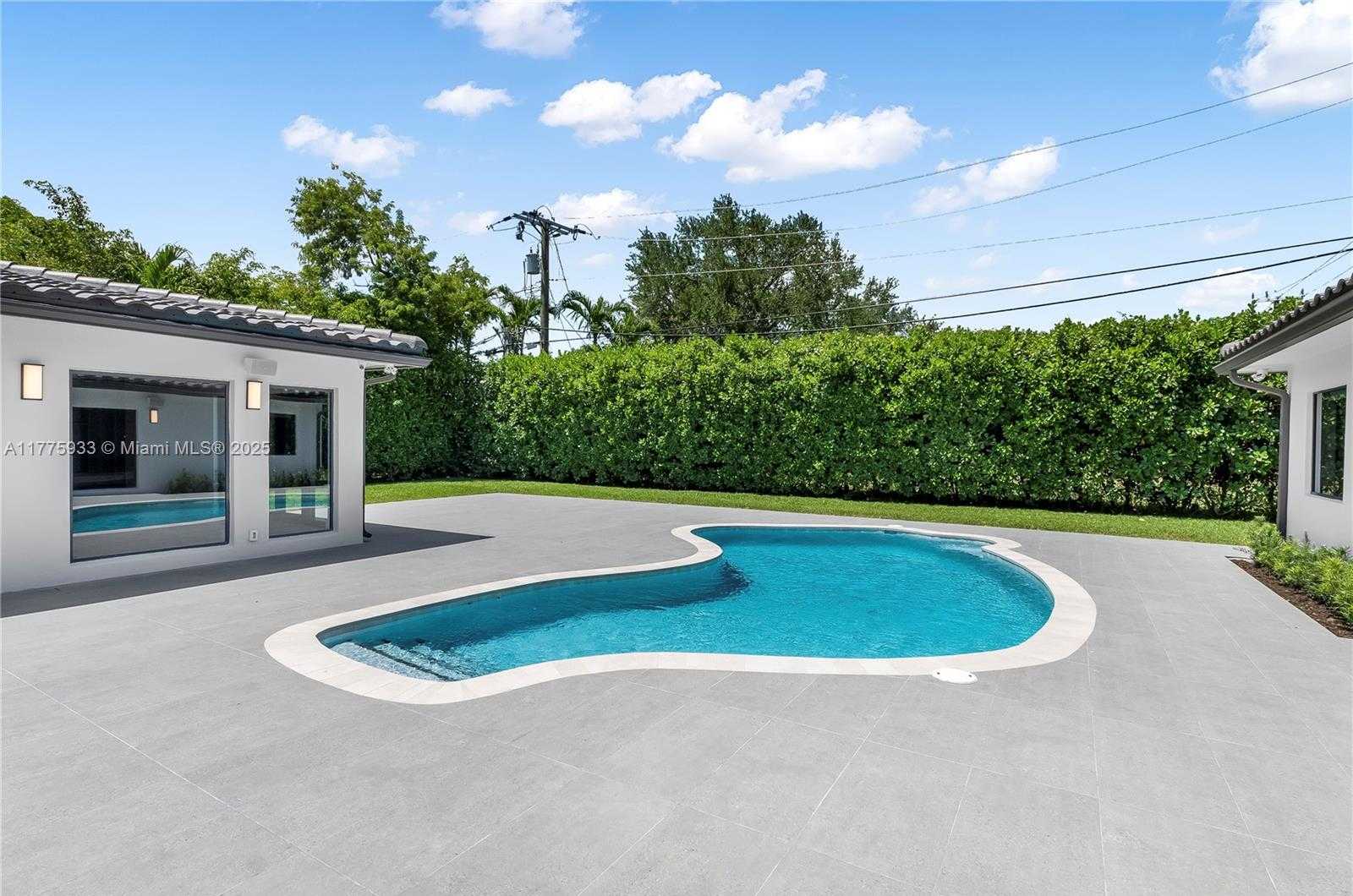 Small Image of 1107 ALFONSO AVE, Coral Gables Number 35