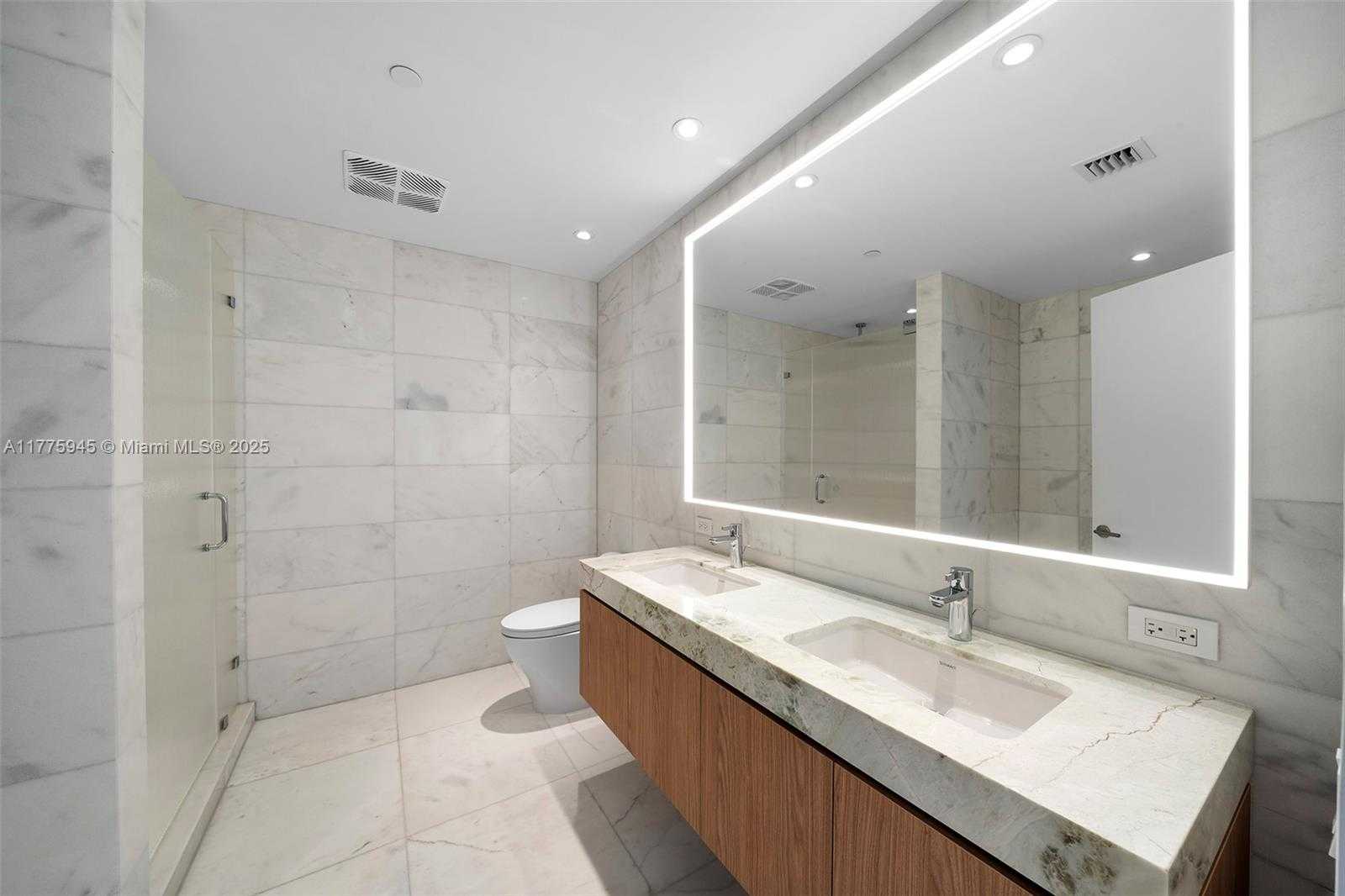 Small Image of 500 ALTON #801, Miami Beach Number 11