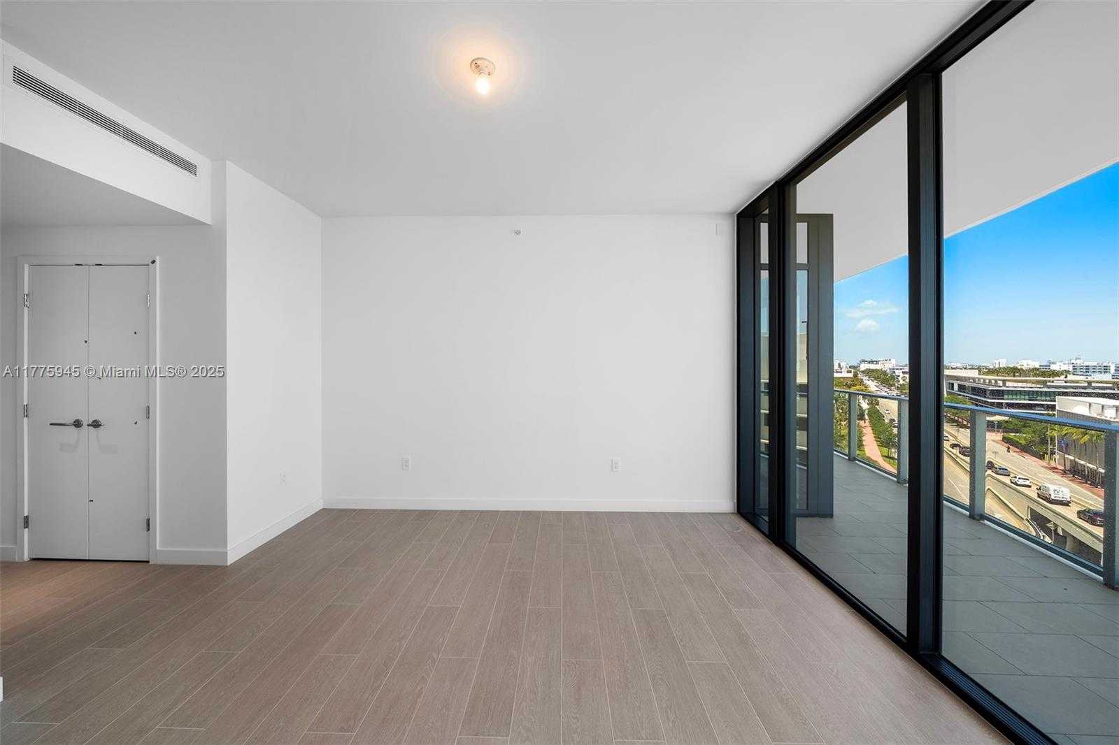 Small Image of 500 ALTON #801, Miami Beach Number 12