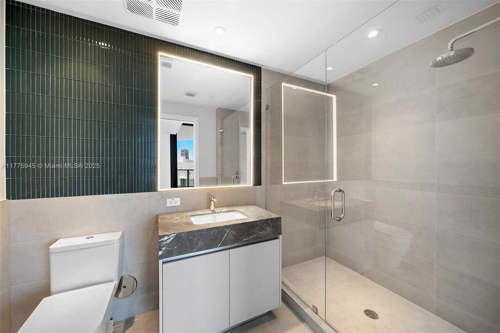 Small Image of 500 ALTON #801, Miami Beach Number 13