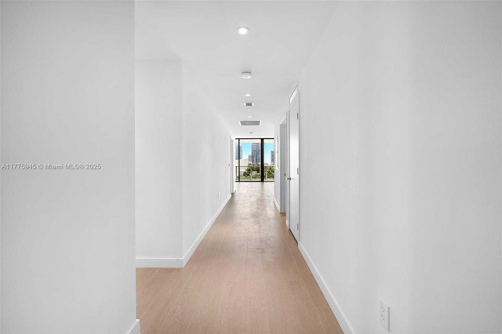 Small Image of 500 ALTON #801, Miami Beach Number 14