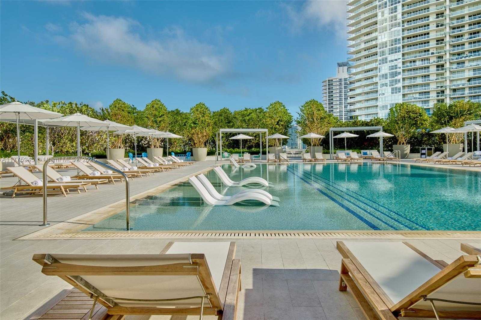 Small Image of 500 ALTON #801, Miami Beach Number 18