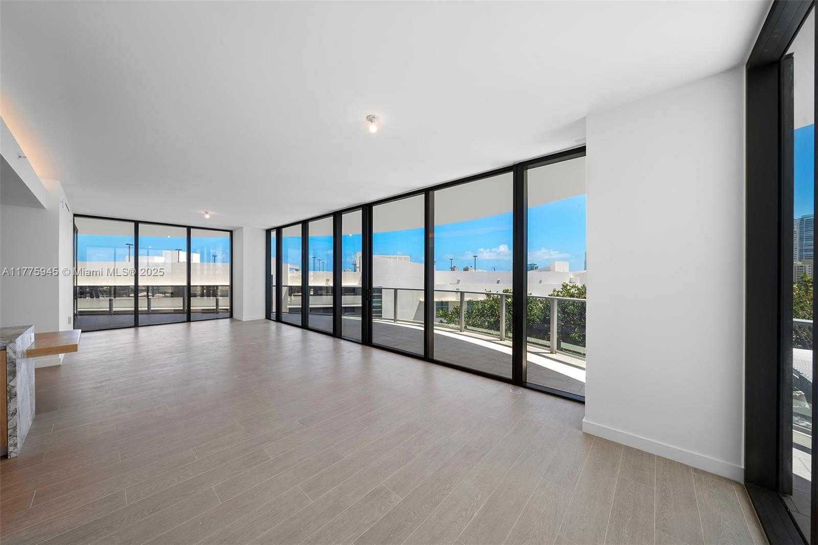 Small Image of 500 ALTON #801, Miami Beach Number 23