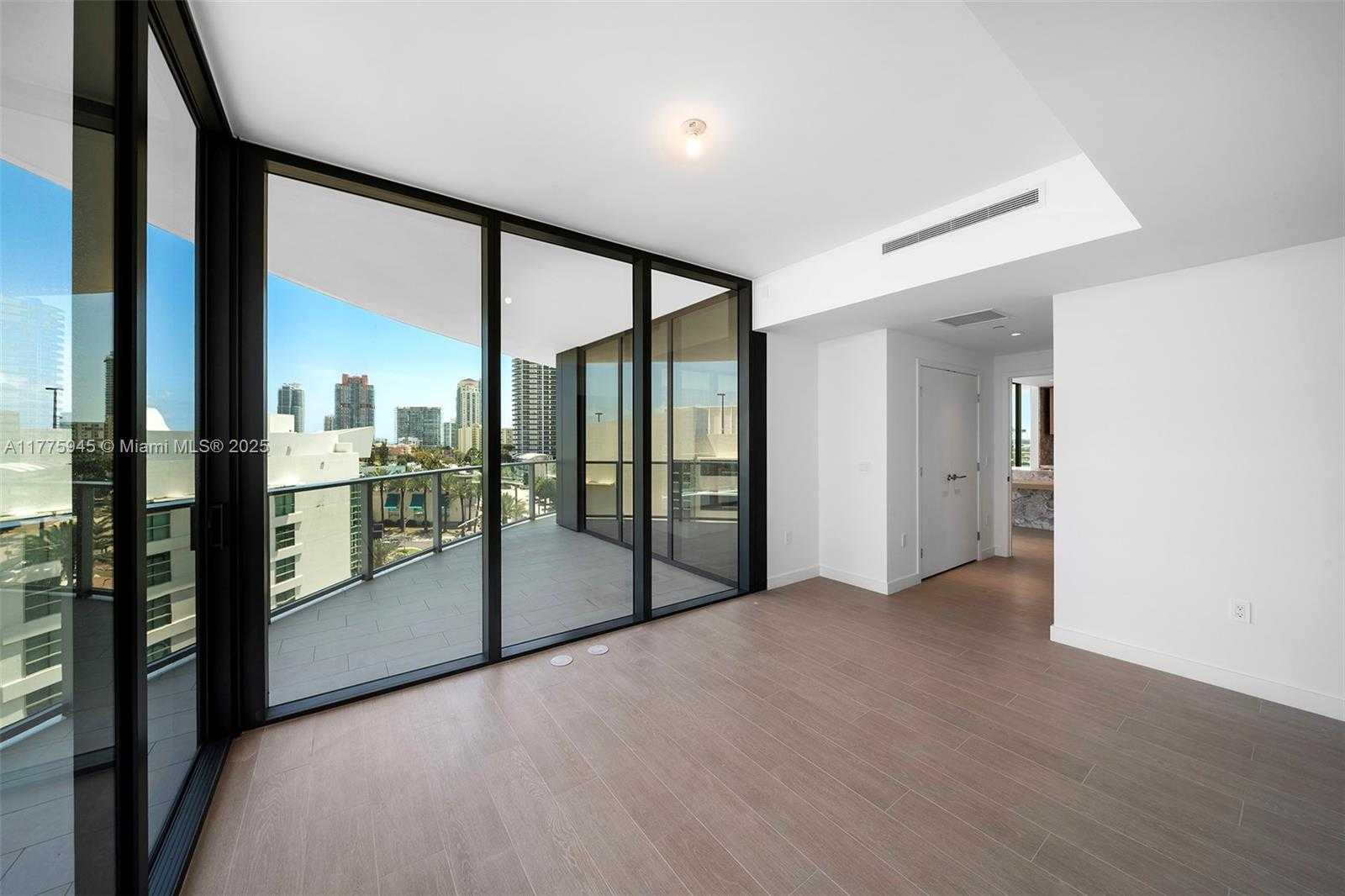 Small Image of 500 ALTON #801, Miami Beach Number 27