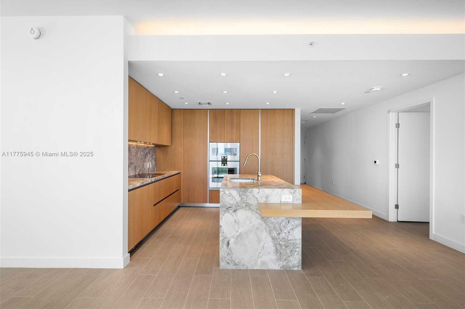 Small Image of 500 ALTON #801, Miami Beach Number 28