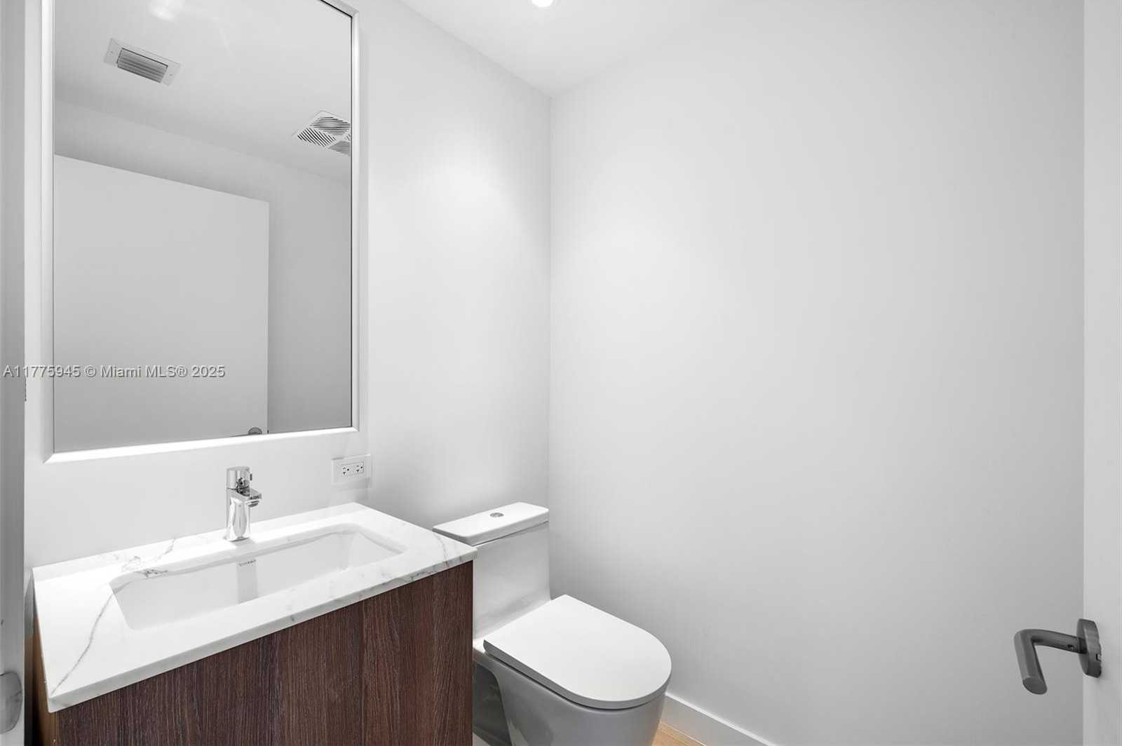Small Image of 500 ALTON #801, Miami Beach Number 32