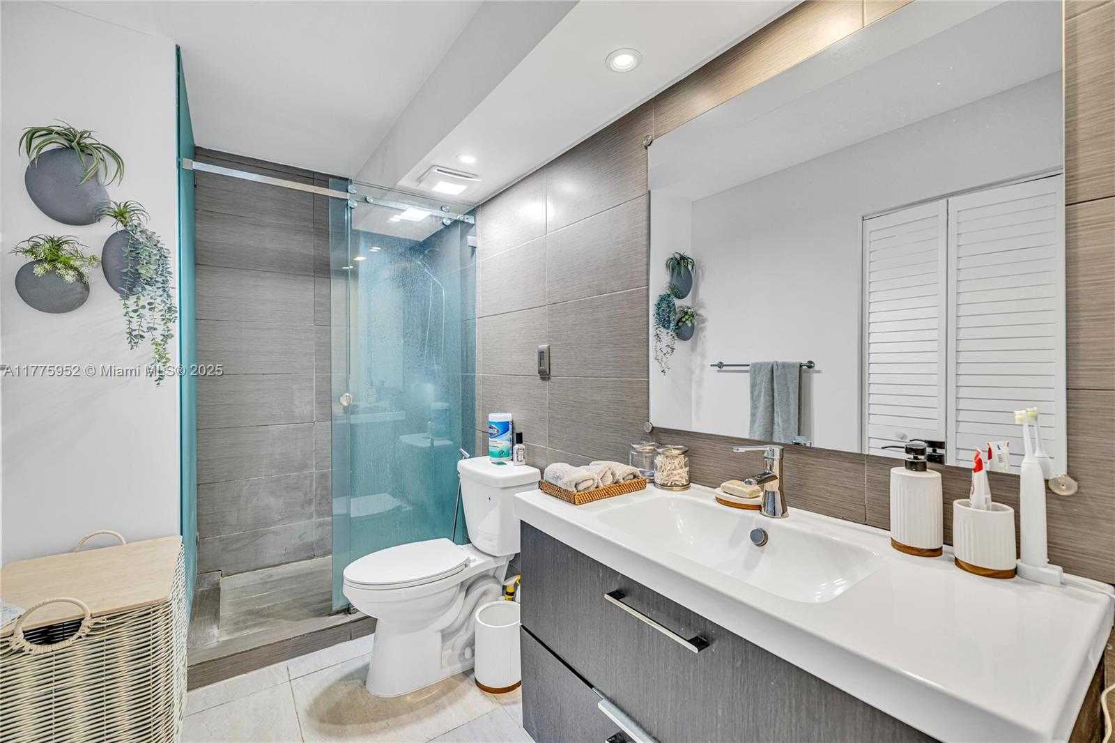 Small Image of 600 NORTH EAST 36TH ST #1723, Miami Number 18