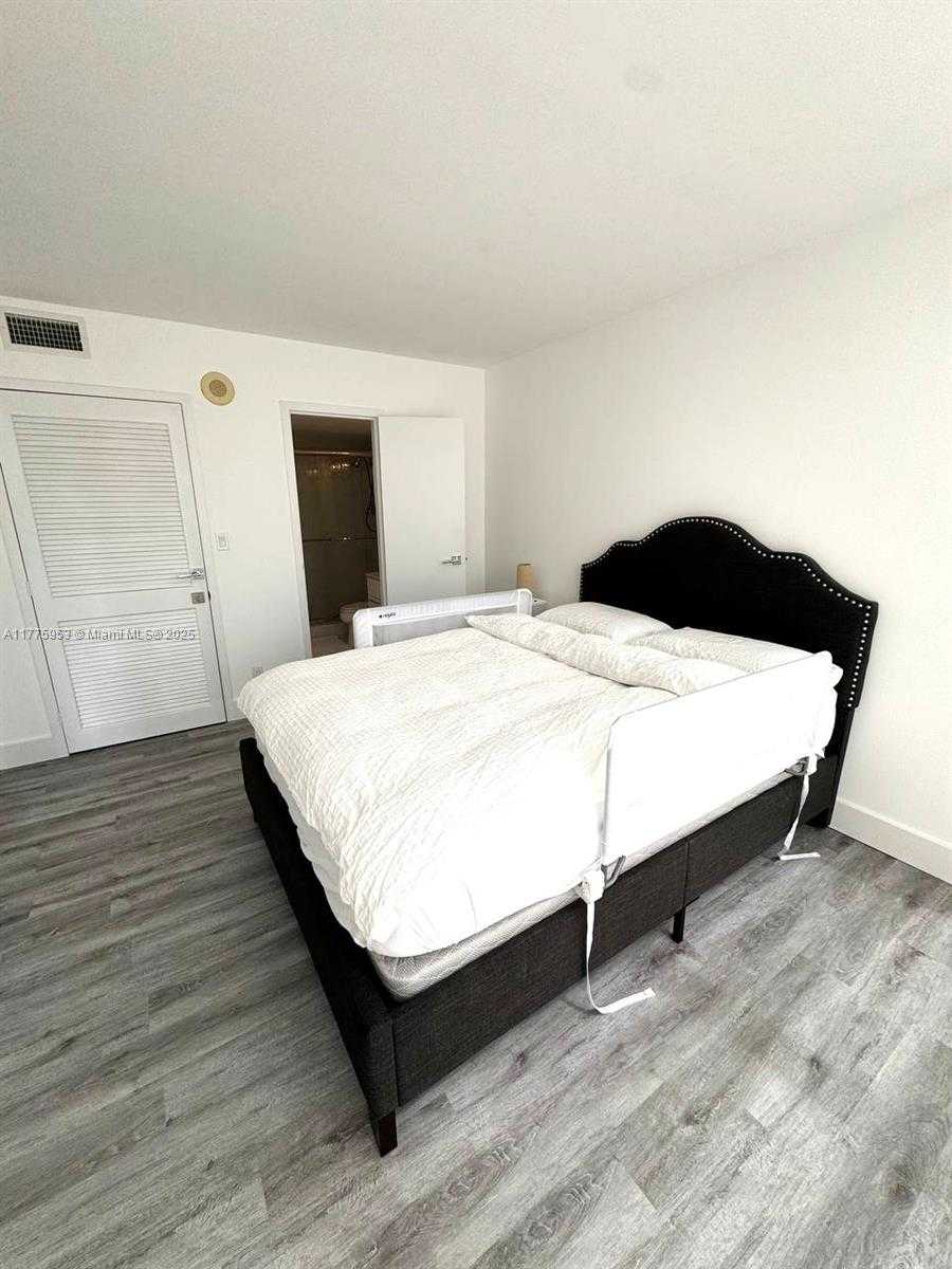 Small Image of 17011 NORTH BAY RD #814, Sunny Isles Beach Number 12