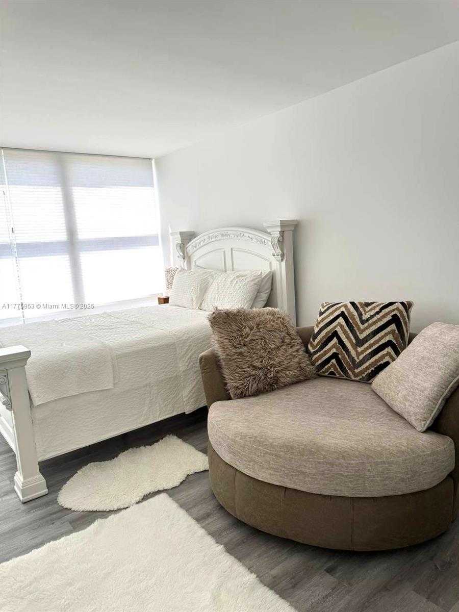 Small Image of 17011 NORTH BAY RD #814, Sunny Isles Beach Number 14