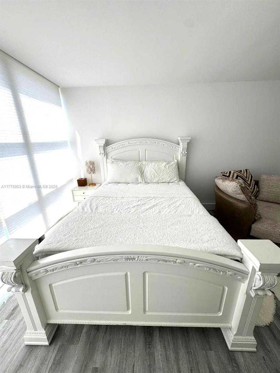 Small Image of 17011 NORTH BAY RD #814, Sunny Isles Beach Number 15