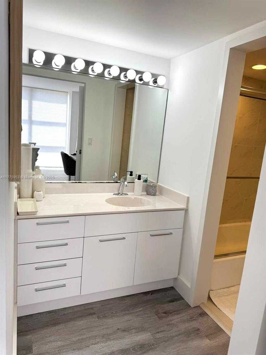 Small Image of 17011 NORTH BAY RD #814, Sunny Isles Beach Number 19