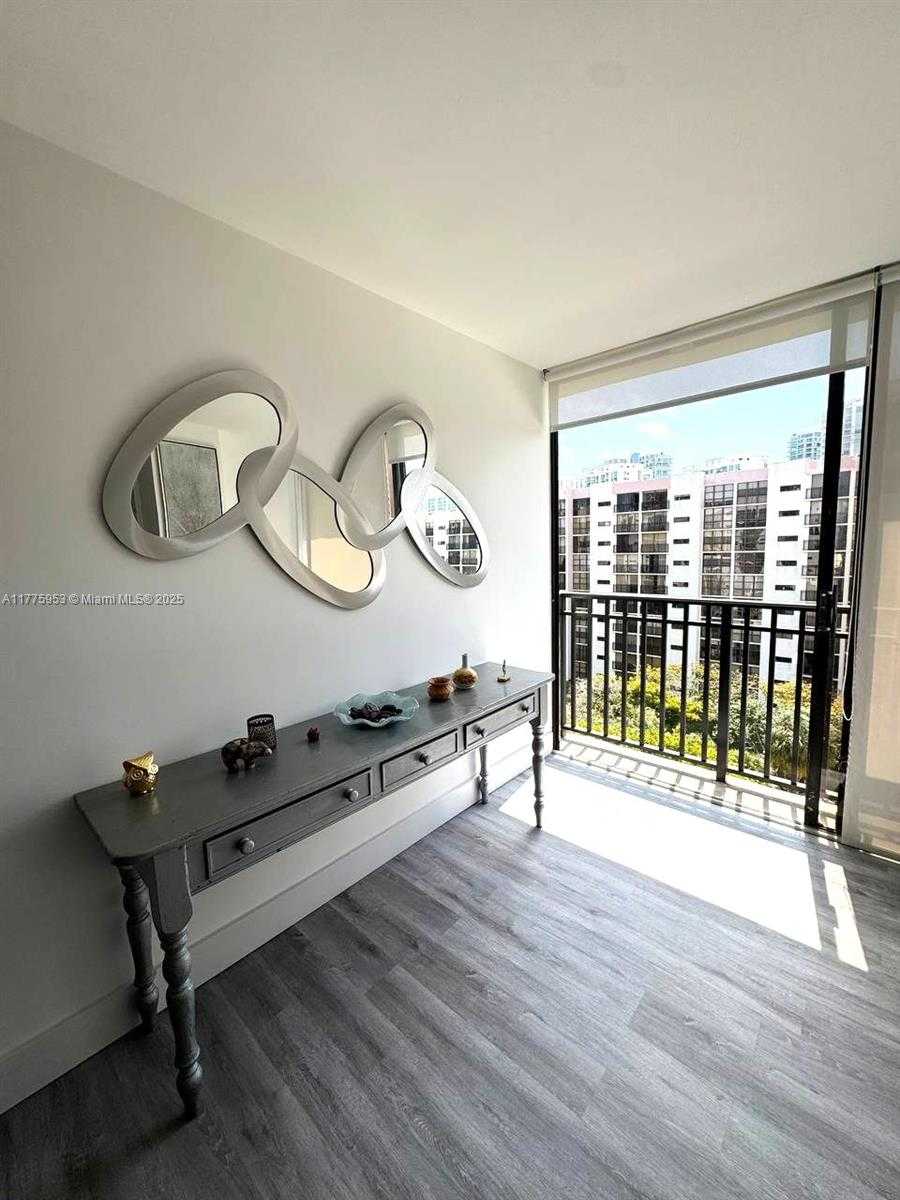 Small Image of 17011 NORTH BAY RD #814, Sunny Isles Beach Number 2