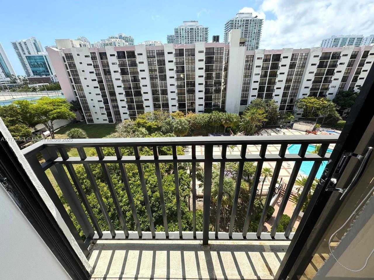 Small Image of 17011 NORTH BAY RD #814, Sunny Isles Beach Number 27