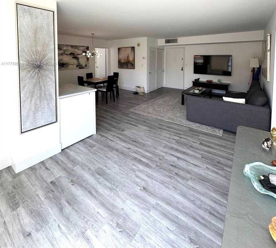 Small Image of 17011 NORTH BAY RD #814, Sunny Isles Beach Number 4