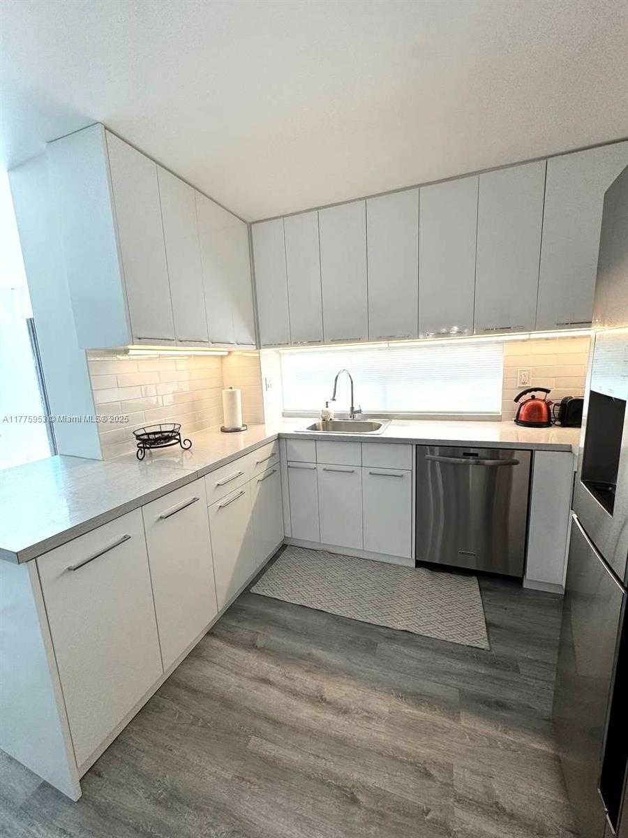 Small Image of 17011 NORTH BAY RD #814, Sunny Isles Beach Number 8