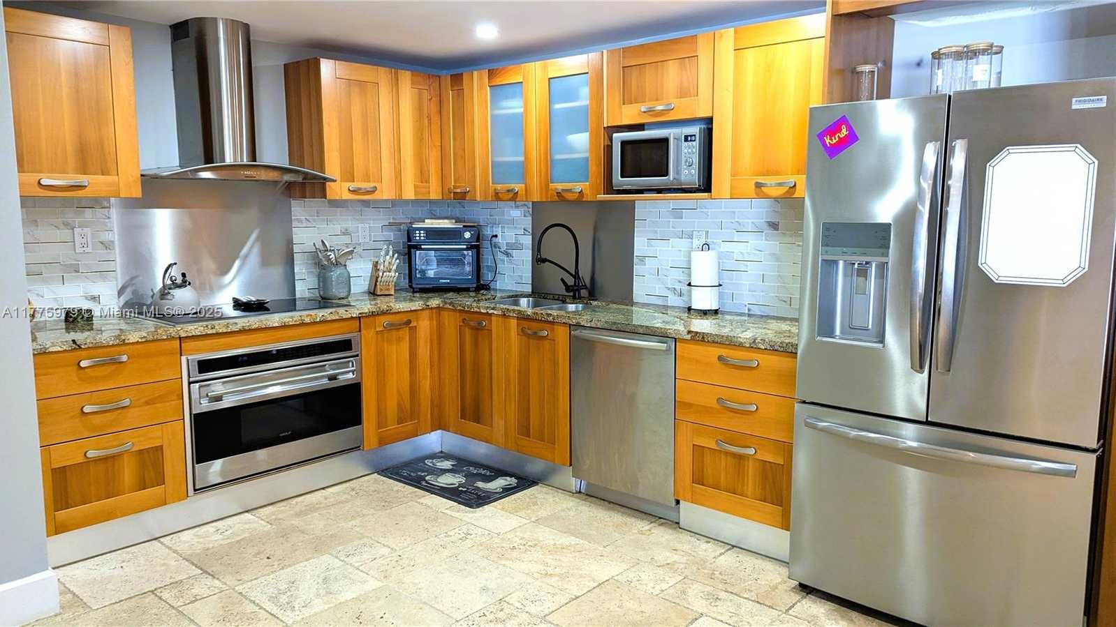Small Image of 5151 COLLINS AVE #PH C, Miami Beach Number 11