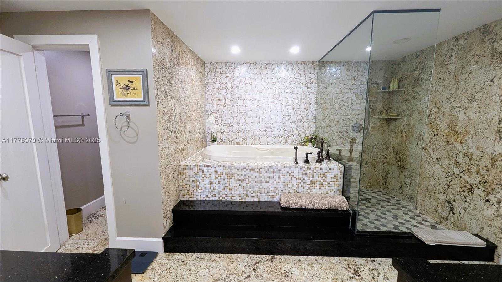 Small Image of 5151 COLLINS AVE #PH C, Miami Beach Number 19